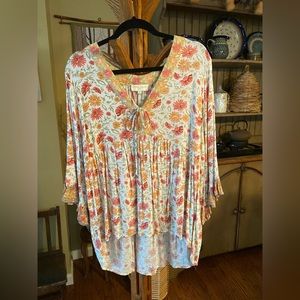 Blouse hi/low style.